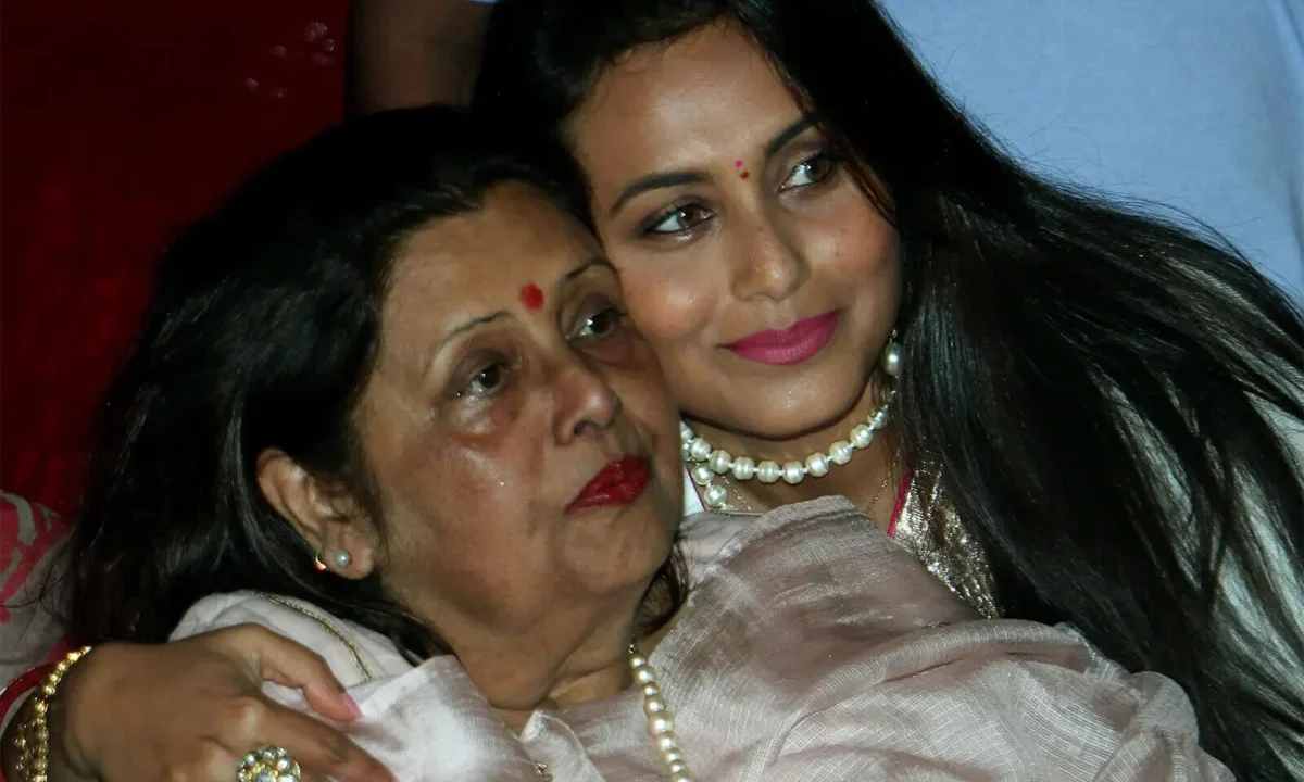 Aamir and wife Gauri visit Rani Mukerji to offer condolences