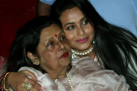 Aamir and wife Gauri visit Rani Mukerji to offer condolences
