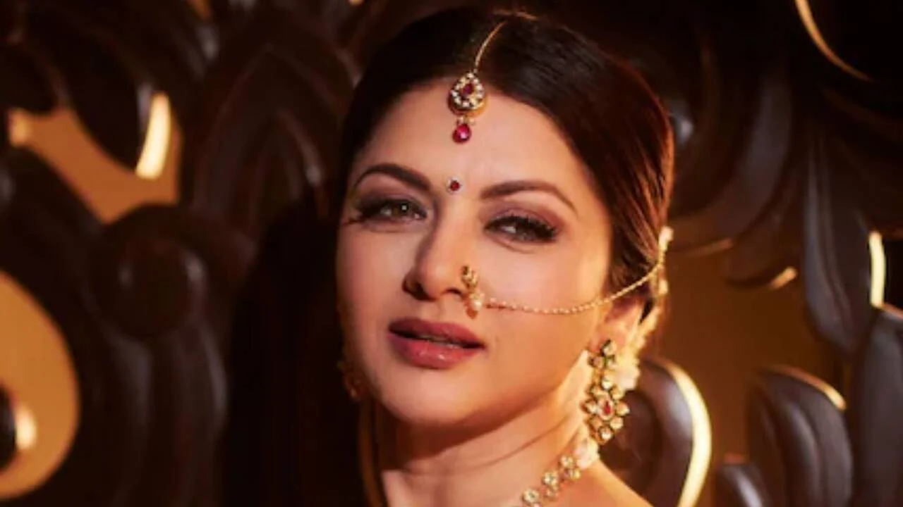 Bhagyashree’s Ganesh Chaturthi aarti sparks succession row in Patwardhan family