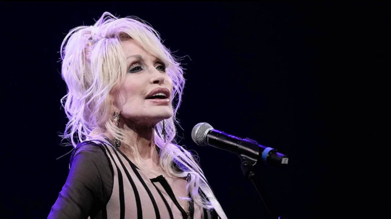 Dolly Parton awarded Lifetime Achievement award