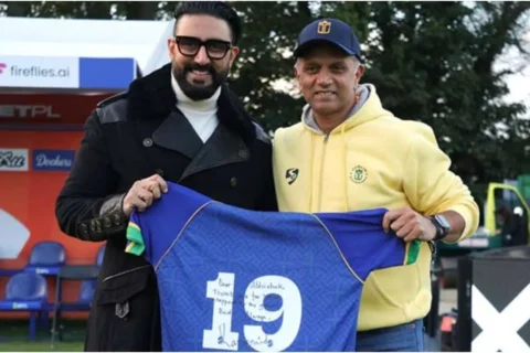 Dravid gifts jersey and note: Cricketer thanks Abhishek Bachchan