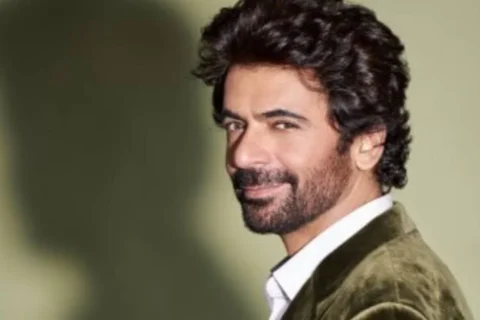 Inside Sunil Grover's Home: murals, mezzanine and theatre; Sachin jersey adds charm