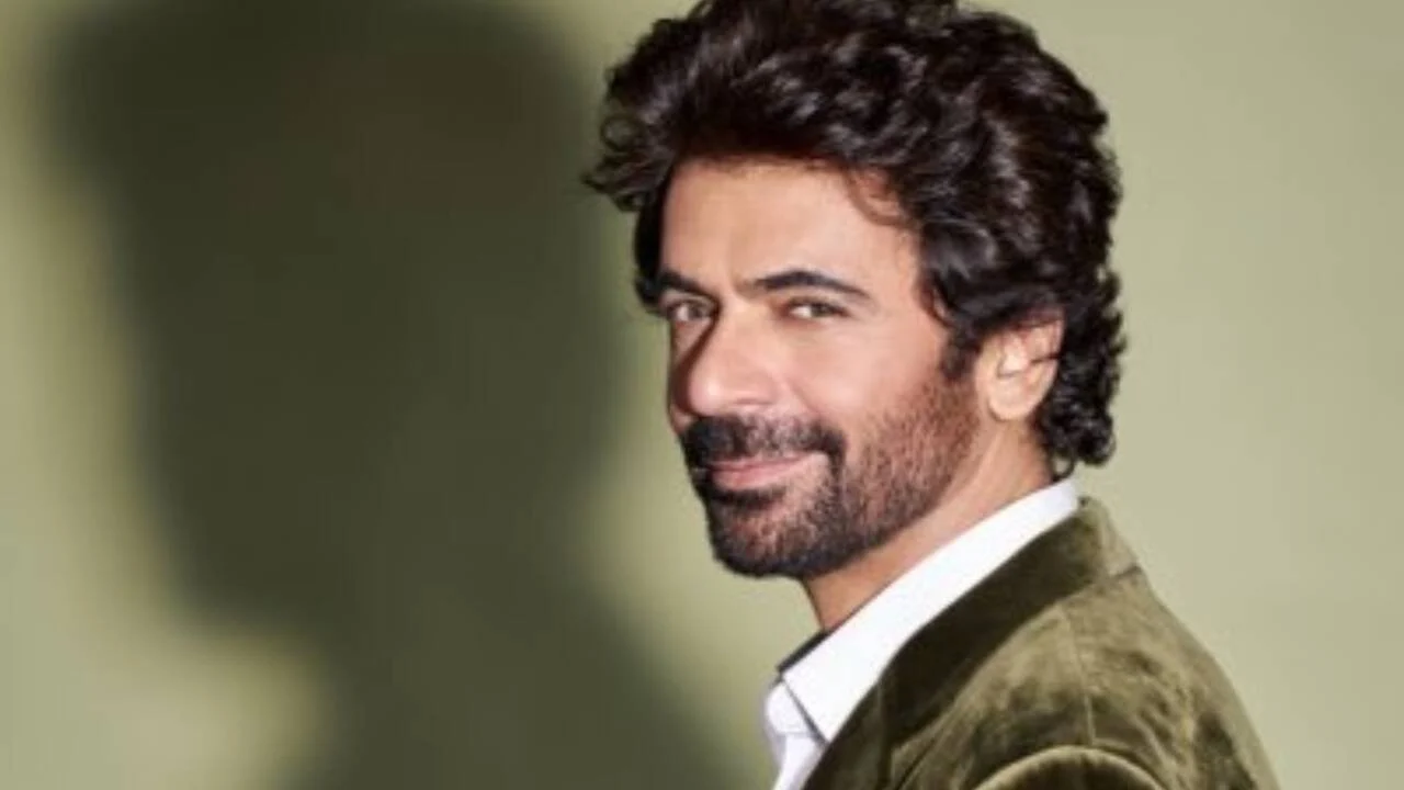 Inside Sunil Grover's Home: murals, mezzanine and theatre; Sachin jersey adds charm