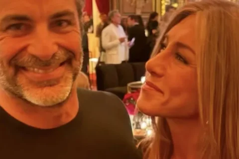Jennifer Aniston professes her love for Jim Curtis: 'I love this man'