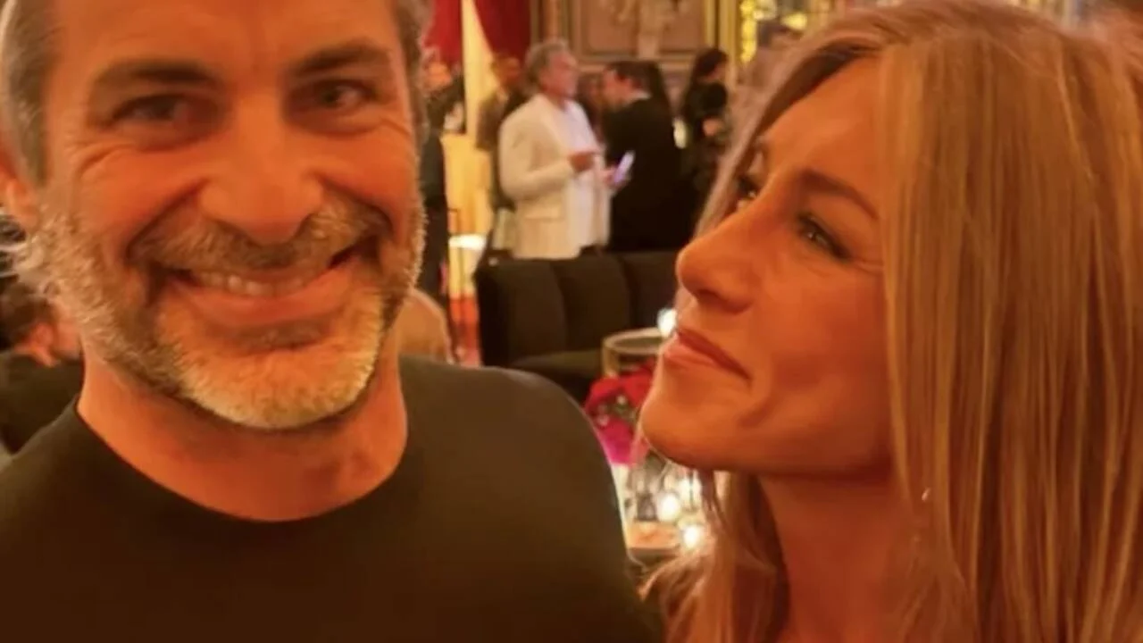 Jennifer Aniston professes her love for Jim Curtis: 'I love this man'