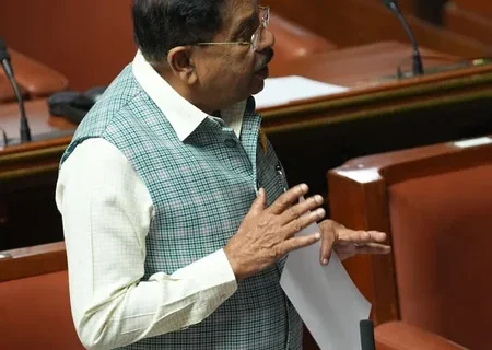 KA DCM G Parameshwara congratulates Anant Nag on Dadasaheb Phalke Award