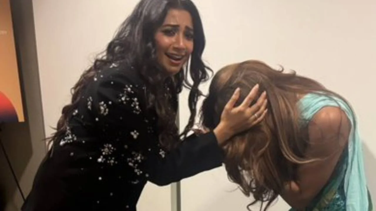 KATSEYE star Lara Raj has an EPIC reaction to meeting Shreya Ghoshal