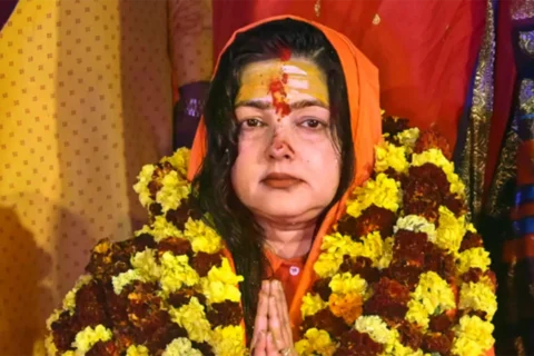 Mamta Kulkarni returns to her 90s avatar, dances To ‘Koi Jaaye To Le Aaye’