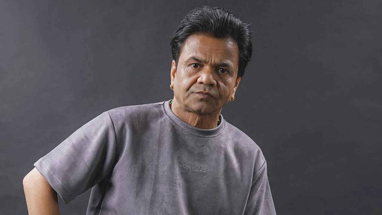 Rajpal Yadav opts for public queue at Lalbaugcha Raja for darshan