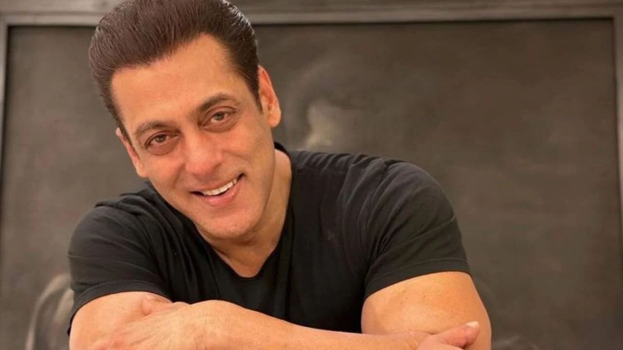 Salman Khan folds his hands as the crowd surrounds him after Ganpati darshan