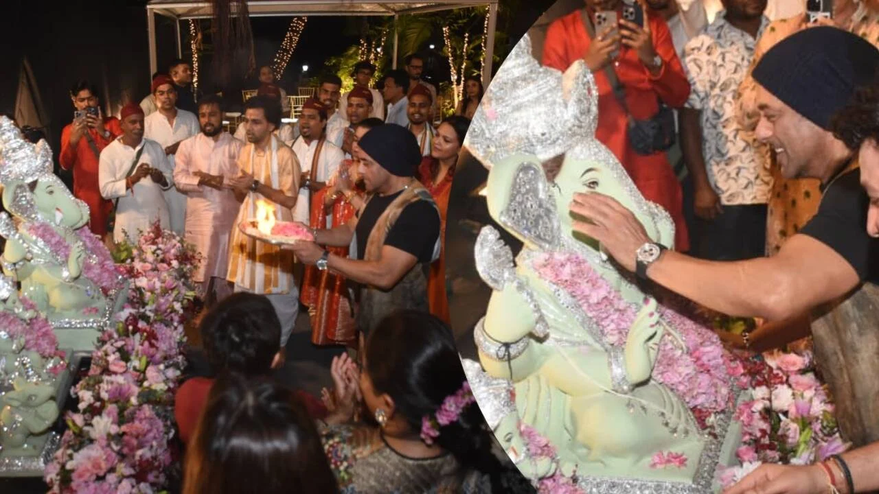 Salman performs aarti at Khan family's Ganpati visarjan - PICS