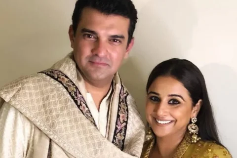 Vidya Balan shares an affectionate KISS with hubby Sidharth Roy Kapur at the airport