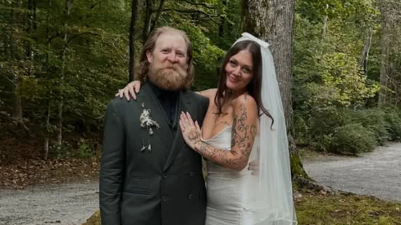 Elle King and tattoo artist Dan Tooker tie the knot