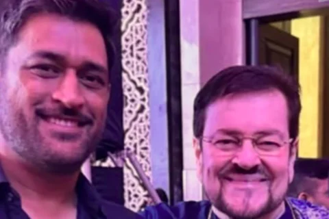 MS Dhoni meets Nitin Mukesh and his family; veteran singer says he is 'Thala' for a reason
