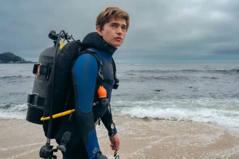 Whalefall Early Reviews Out: “Intense Rollercoaster” & “Claustrophobic Classic”—Austin Abrams Survival Thriller Impresses Critics
